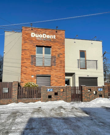 Duodent budynek wraz z parkingiem
