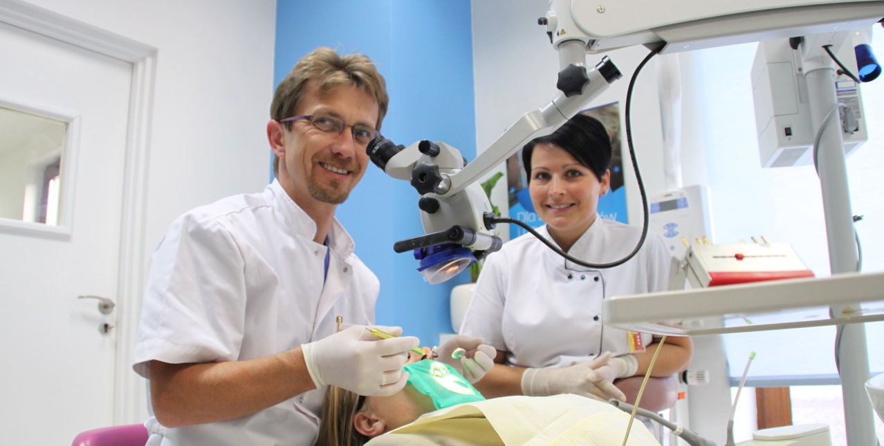 jednowizytowe-leczenie-kanalowe-pod-mikroskopem-duodentclinic