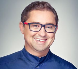lekarz-dentysta-stomatolog-ostap-zazulak-duodentclinic
